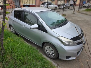 2013 Toyota Vitz III (XP130), серый, 485000 рублей, вид 4