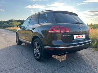 2015 Volkswagen Touareg II Рестайлинг, коричневый, 2700000 рублей, вид 4