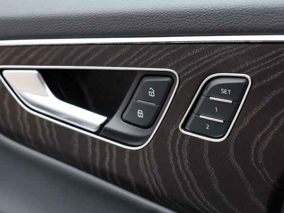 2021 Audi Q7 55 TFSI II (4M) Рестайлинг, чёрный, 6880500 рублей - вид 23