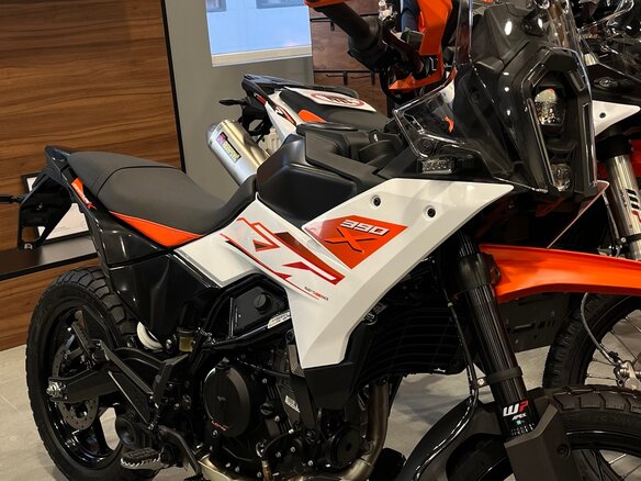 2025 KTM 390 Adventure X, оранжевый, 698400 рублей - вид 1