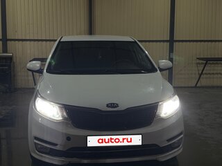 2017 Kia Rio III Рестайлинг, белый, 700000 рублей, вид 1