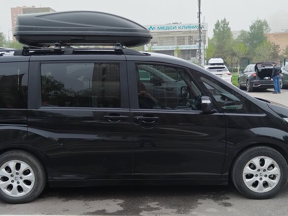 2017 Honda Stepwgn V Рестайлинг, чёрный - вид 2