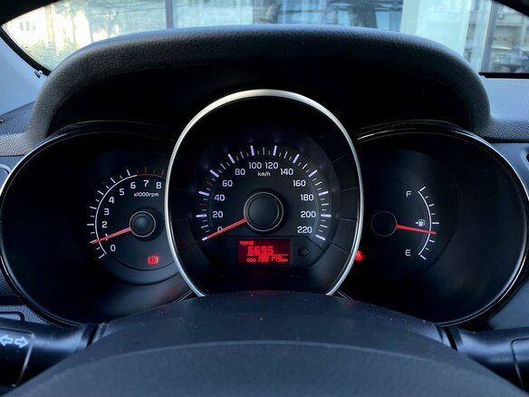 2014 Kia Rio 5-speed III, белый, 780000 рублей - вид 13
