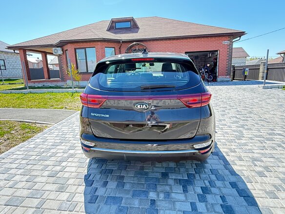 2020 Kia Sportage IV Рестайлинг, чёрный, 1750000 рублей - вид 5