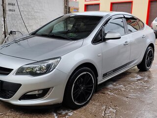 2013 Opel Astra J Рестайлинг, серебристый, 780000 рублей, вид 1