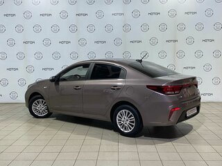 2020 Kia Rio IV, коричневый, 1655000 рублей, вид 2
