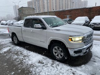 2020 Ram 1500 Crew Cab V, белый, 4000000 рублей, вид 4