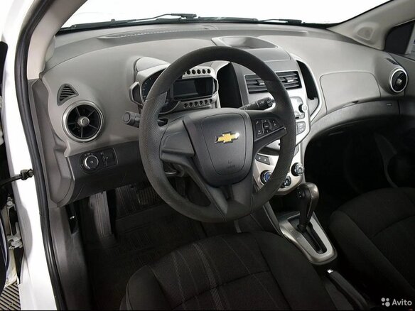 2012 Chevrolet Aveo II, белый, 620000 рублей - вид 4