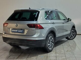 2018 Volkswagen Tiguan II, серебристый, 2450000 рублей, вид 4