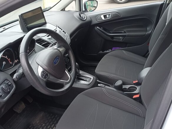2016 Ford Fiesta Mk6 Рестайлинг, белый, 1300000 рублей - вид 18