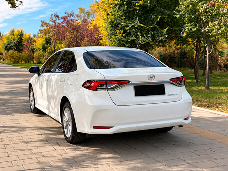 2023 Toyota Corolla XII (E210), серый, 1490000 рублей, вид 3