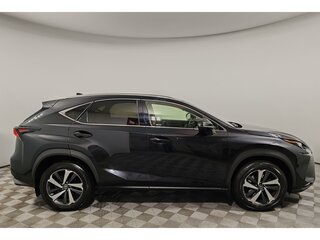 2017 Lexus NX 300 I Рестайлинг, чёрный, 3499000 рублей, вид 4