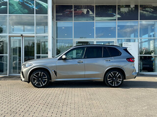 2021 BMW X5 M III (F95), серый, 8690000 рублей, вид 2