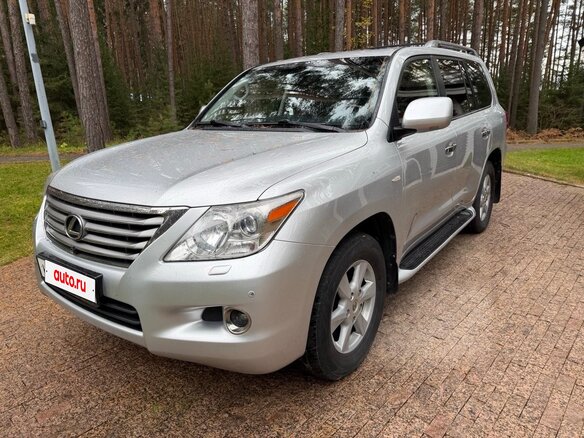 2011 Lexus LX 570 III, серебристый, 3950000 рублей