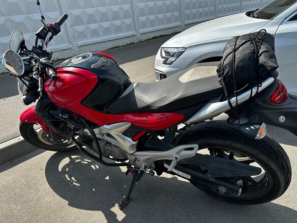 2011 Suzuki SFV 650 Gladius, красный, 375000 рублей - вид 5