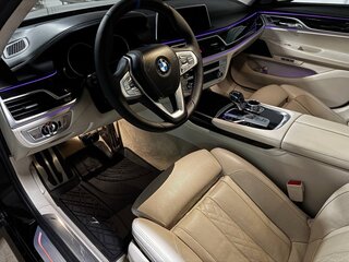 2017 BMW 7 серии Long 740Li xDrive VI (G11/G12), чёрный, 3800000 рублей, вид 3