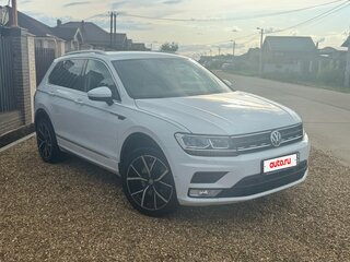 2017 Volkswagen Tiguan II, белый, 2000000 рублей, вид 4