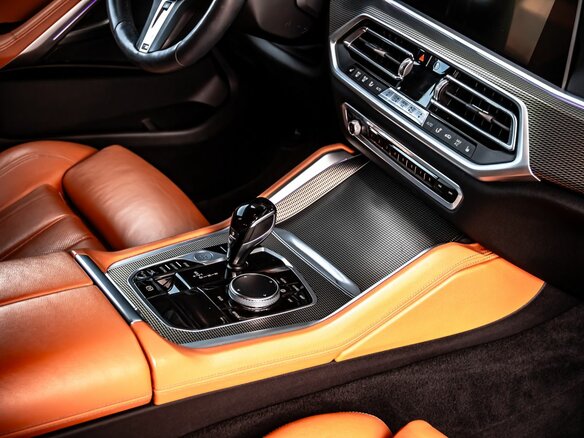 2022 BMW X6 30d III (G06), белый, 8350000 рублей - вид 21