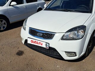 2010 Kia Rio II Рестайлинг, белый, 450000 рублей, вид 1