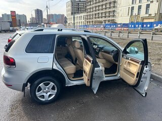 2007 Volkswagen Touareg I Рестайлинг, серый, 700000 рублей, вид 3