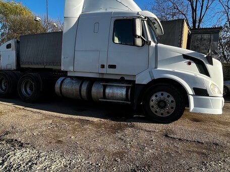 2003 Volvo VNL, белый, 1250000 рублей, вид 4