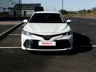 2021 Toyota Camry VIII (XV70), белый, 2650000 рублей, вид 3