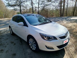 2011 Opel Astra J, белый, 725000 рублей, вид 4