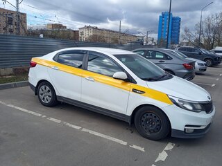 2017 Kia Rio III Рестайлинг, белый, 500000 рублей, вид 4