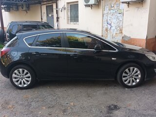 2010 Opel Astra J, чёрный, 750000 рублей, вид 3
