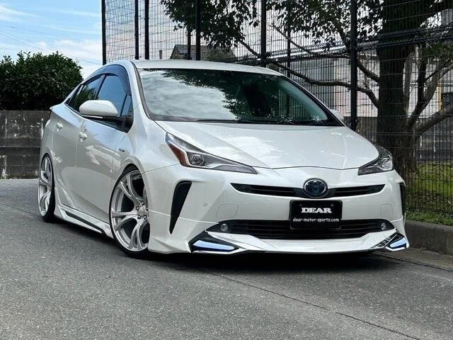 Открыть фотографии: Toyota Prius IV Рестайлинг (XW50)