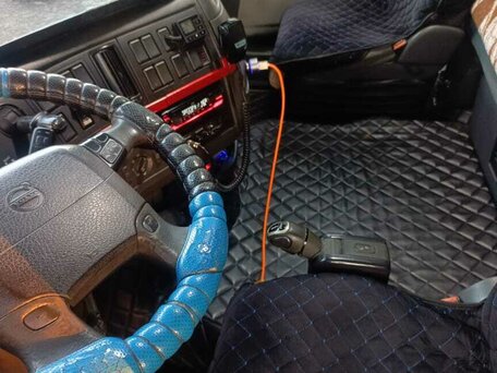 2003 Volvo FH, серебристый, 2700000 рублей, вид 2
