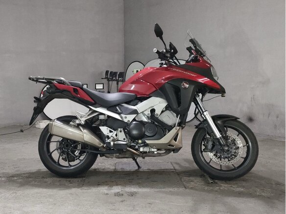 2021 Honda VFR 800X (Crossrunner), красный, 670000 рублей