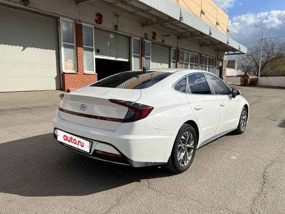 2021 Hyundai Sonata VIII (DN8), жёлтый, 1380000 рублей - вид 4