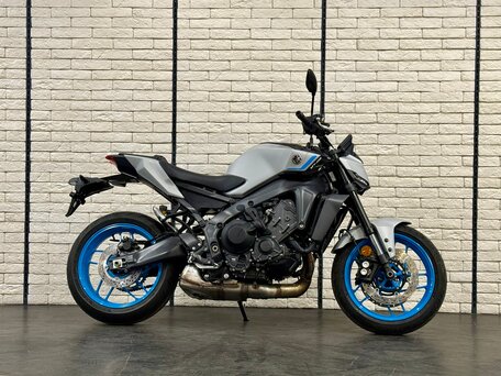 2026 Yamaha MT-09 (FZ-09), серый, 1575000 рублей, вид 1