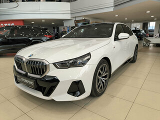 2024 BMW 5 серии 523d xDrive VIII (G60/G61/G68), белый, 7700000 рублей, вид 1