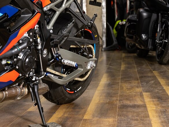 2026 BMW M 1000 R, чёрный, 3590000 рублей - вид 10