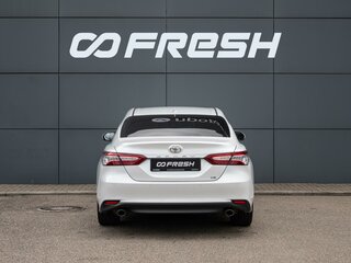 2021 Toyota Camry VIII (XV70) Рестайлинг, белый, 4400000 рублей, вид 4