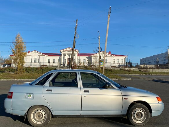 2005 Lada (ВАЗ) 2110, серебристый, 210000 рублей - вид 1