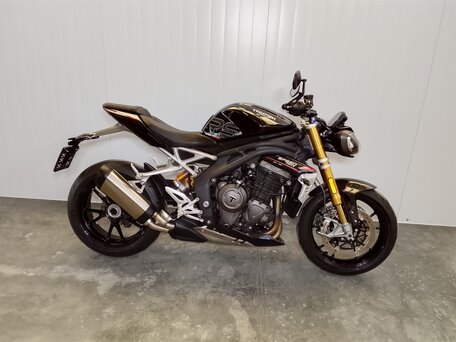 2021 Triumph Speed Triple, чёрный, 1169000 рублей, вид 4