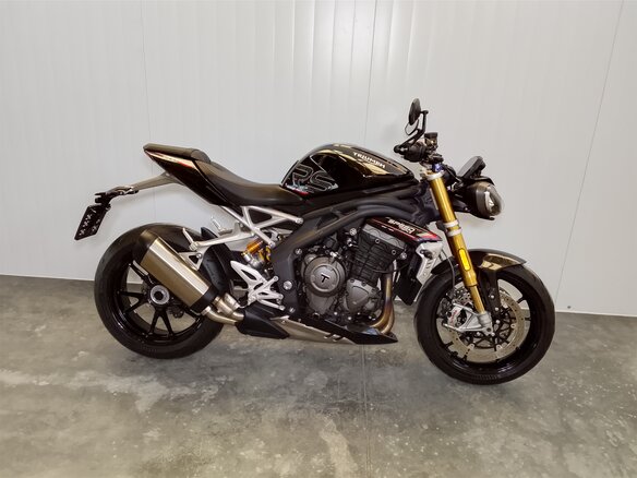 2021 Triumph Speed Triple, чёрный, 1169000 рублей - вид 3