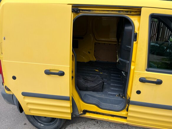 2011 Ford Transit Connect, жёлтый, 530000 рублей - вид 5