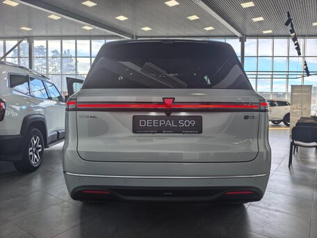 2026 Changan Deepal S09, серебристый, 7039900 рублей, вид 5