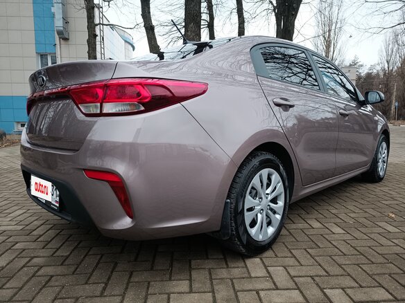 2020 Kia Rio IV, коричневый, 1345000 рублей - вид 5