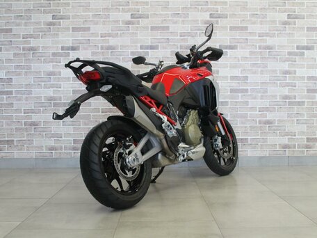 2022 Ducati Multistrada V4, красный, 2256000 рублей, вид 4