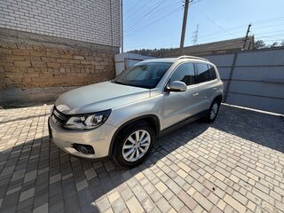 2014 Volkswagen Tiguan I Рестайлинг, серебристый, 1800000 рублей, вид 1