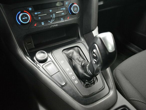 2015 Ford Focus III Рестайлинг, белый - вид 16