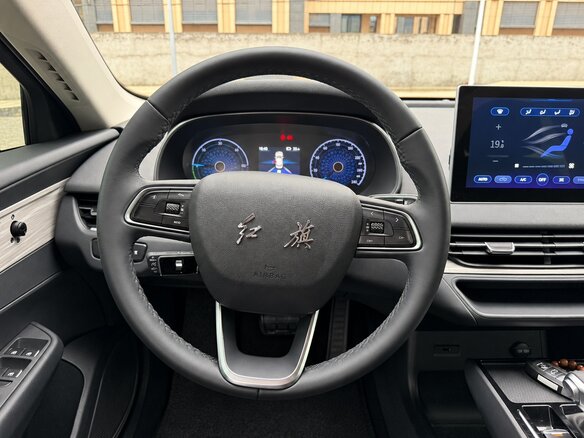 2024 Hongqi E-QM5 56 kWh I, серый, 1750000 рублей - вид 10