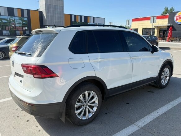 2020 Volkswagen Tiguan II, белый, 3000000 рублей - вид 2