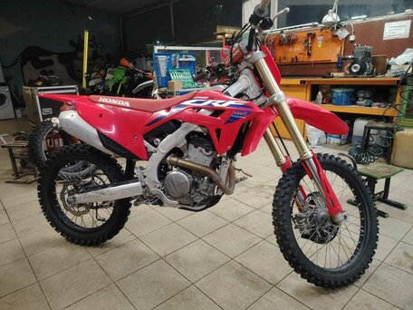 2023 Honda CRF 250R, красный, 735000 рублей, вид 1