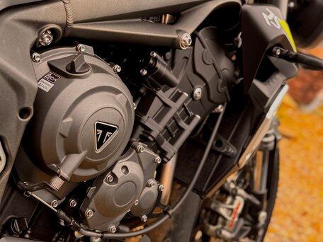 2020 Triumph Street Triple, чёрный, 900000 рублей, вид 4